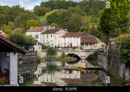 Fluss Dronne und Dorf, Brantome, Loiretal, Frankreich Stockfoto