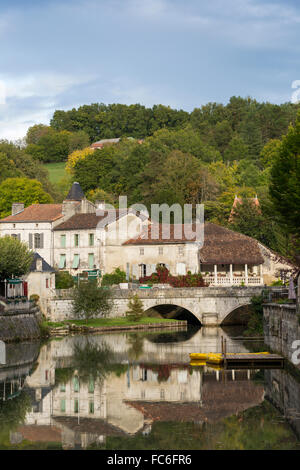 Fluss Dronne und Dorf, Brantome, Loiretal, Frankreich Stockfoto