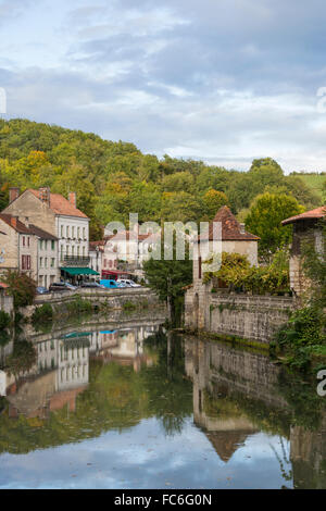 Fluss Dronne und Dorf, Brantome, Loiretal, Frankreich Stockfoto