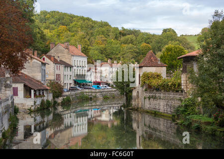 Fluss Dronne und Dorf, Brantome, Loiretal, Frankreich Stockfoto