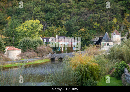 Fluss Dronne und Dorf, Brantome, Loiretal, Frankreich Stockfoto