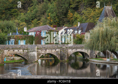 Fluss Dronne und Dorf, Brantome, Loiretal, Frankreich Stockfoto