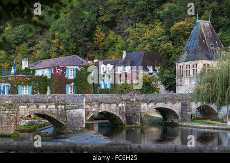 Fluss Dronne und Dorf, Brantome, Loiretal, Frankreich Stockfoto