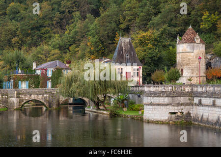 Fluss Dronne und Dorf, Brantome, Loiretal, Frankreich Stockfoto