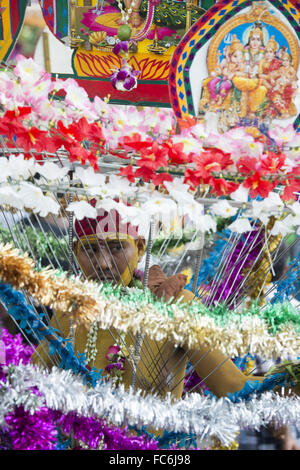 ASIEN MYANMAR YANGON FEUERFESTIVAL SPAZIERGANG Stockfoto