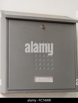 einfache Metall Briefkasten Stockfoto