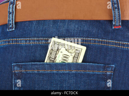 Geld in Jeans-Tasche Stockfoto