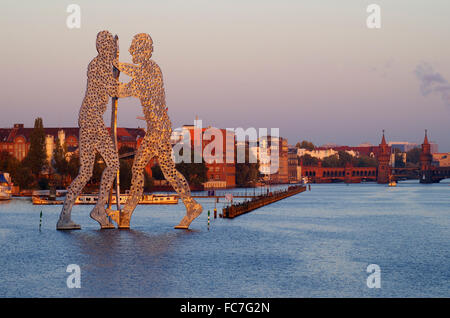 Molekül-Mann in Berlin-treptow Stockfoto