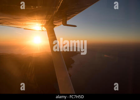 Flugzeug fliegen über Catalina Island, Kalifornien, Vereinigte Staaten Stockfoto