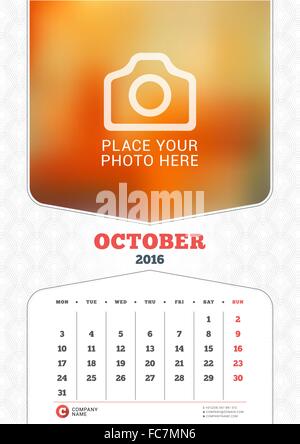 Oktober 2016. Wand-Monatskalender für das Jahr 2016. Vector Design drucken Vorlage mit Platz für Fotos und Muster Hintergrund. Wee Stock Vektor