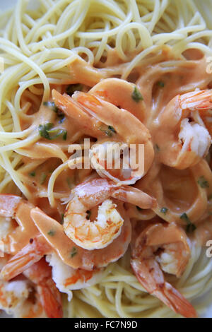 Spaghetti mit Garnelen Stockfoto