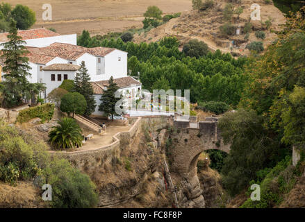 Puente Viejo Brücke über die Schlucht in Ronda Stockfoto