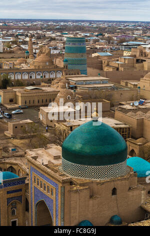 Blick von oben auf die das höchste Minarett in Ichan Kala. Die Höhe des Minaretts ist 57 Meter (inkl. Fundament). Die t Stockfoto