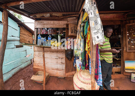 Verkauf von Obst auf der Straße, Jinja, Uganda, Afrika. Stockfoto