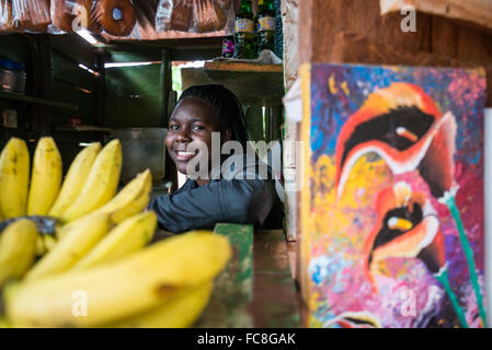 Verkauf von Obst auf der Straße, Jinja, Uganda, Afrika. Stockfoto