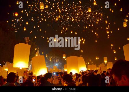 Loy Krathong Yee Peng Festival Chiang Mai Thailand Vollmond im November Stockfoto