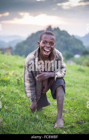 Bildnis eines Knaben in Uganda, Bwindi Impenetrable Nationalpark, Afrika Stockfoto