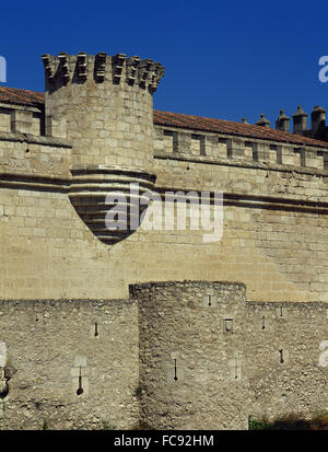 Spanien. Kastilien und Leon. Cuellar. Das Schloss der Herzöge von Alburquerque oder Cuellar Schloss. Gebäude in verschiedenen architektonischen Stilen zwischen dem 13. und 18. Jahrhundert (Gotik und Renaissance-Stile). Stockfoto