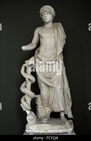 Römische Kunst. Statue eines jungen römischen dargestellt als Asklepion. Aus Kampanien, Italien. 2. Jahrhundert n. Chr. Ny Carlsberg Glyptotek. Kopenhagen, Dänemark. Stockfoto