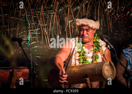 Highland Paradies, Trommeln von unseren Vorfahren kulturelle zeigen, Rarotonga, Cook-Inseln, South Pacific, Pazifik Stockfoto