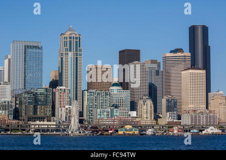 Ein Blick vom Puget Sound von der Innenstadt von der Hafenstadt Stadt Seattle, King County, Washington State, USA Stockfoto