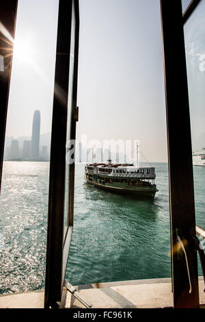 Star Ferry mit Hong Kong in den Hintergrund, Hong Kong, China, Asien Stockfoto