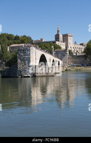 Pont St. Benezet, Brücke über den Fluss Rhône in die historische Stadt Avignon, UNESCO, Vaucluse, Provence, Frankreich Stockfoto