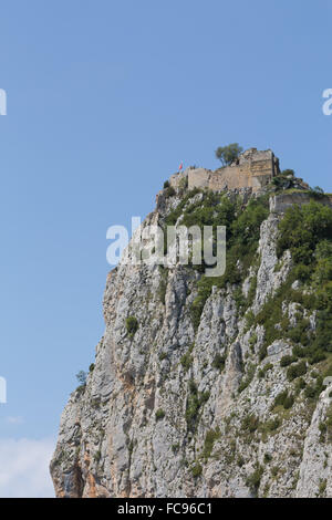 Roquefixade Carthar Burg auf einem zerklüfteten Felsen, Languedoc-Roussillon, Frankreich, Europa Stockfoto