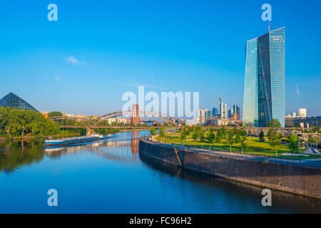 Neue Europäische Zentralbank Building und zentrale Frankfurt Skyline, Ostende, Mainufer, Frankfurt Am Main, Hessen, Deutschland, Europa Stockfoto