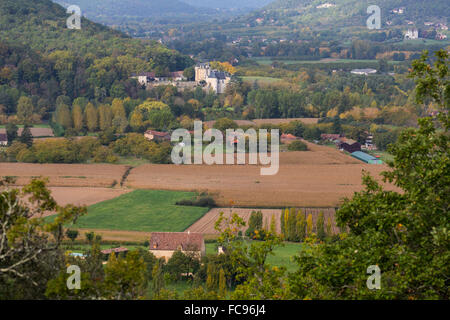 Fluss und Landschaft in der Nähe von Beynac et Cazenac, Dordogne, Frankreich Stockfoto