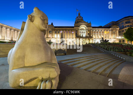 Rathaus (Birmingham City Council) in der Nacht, Victoria Square, Birmingham, West Midlands, England, Vereinigtes Königreich, Europa Stockfoto