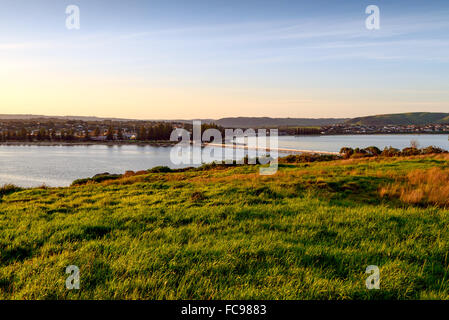 Sonnenuntergang über der Victor Harbor, Blick vom Granite Island, South Australia Stockfoto