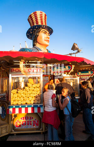 DEU, Deutschland, Sauerland Region, Warstein, Messe auf dem Gelände des internationalen Ballonfestival in Warstein, Verkauf von popcorn Stockfoto