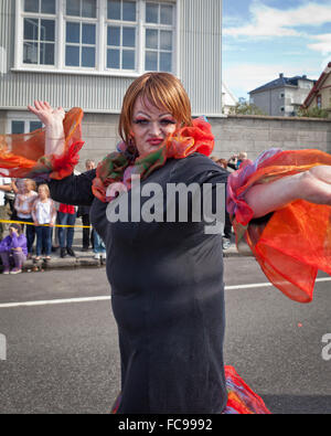 Drag Queen in der Gay Pride Parade, Reykjavik, Island Stockfoto