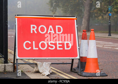 Straße gesperrt, Zeichen, Hyde Park, London, England, U.K Stockfoto