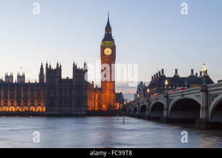 Big Ben und Westminster Bridge im Zentrum von London Stockfoto