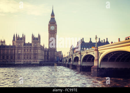 Big Ben und Westminster Bridge im Zentrum von London Stockfoto