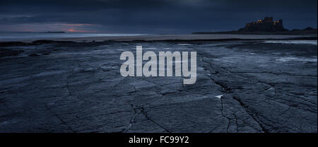 Bamburgh Castle bei Sonnenaufgang Stockfoto
