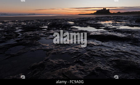 Bamburgh Castle bei Sonnenaufgang Stockfoto