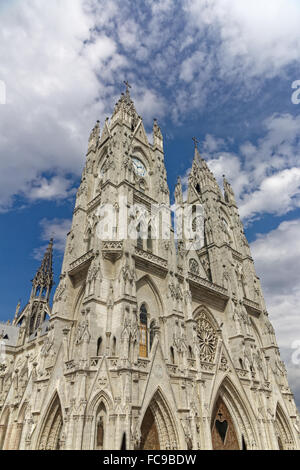 Die Basílica del Voto Nacional ist eines der wichtigsten Kirchen in Ecuador. Stockfoto