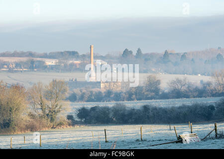 Bliss-Tweed-Mühle im morgendlichen Nebel und Frost. Chipping Norton, Oxfordshire, England Stockfoto