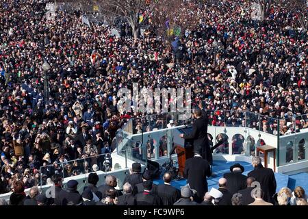 US-Präsident Barack Obama richtet sich das Publikum während seiner Dankesrede bei der 44. Presidential Inauguration des US-Capitol 20. Januar 2009 in Washington, DC. Stockfoto