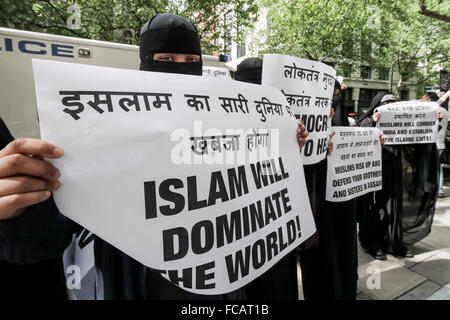 London, UK. 21. Januar 2016. Datei-Images: Premierminister David Cameron Rücken Verbot von muslimischen Gesicht Schleier als Tories Plan Durchgreifen auf Geschlechtertrennung. Radikale islamistische verschleierte Frauen Protest in 2014 Credit: Guy Corbishley/Alamy Live News Stockfoto