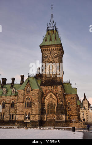 Kanada Parlament Osten Baustein in Ottawa bei Sonnenuntergang im winter Stockfoto