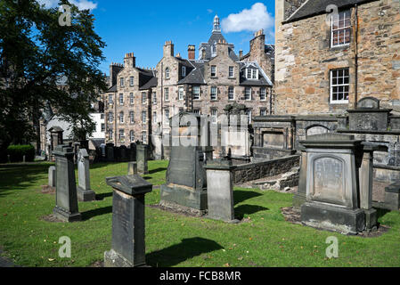 Eine Ecke von Greyfriars Kirkyard in Edinburghs Altstadt. Stockfoto