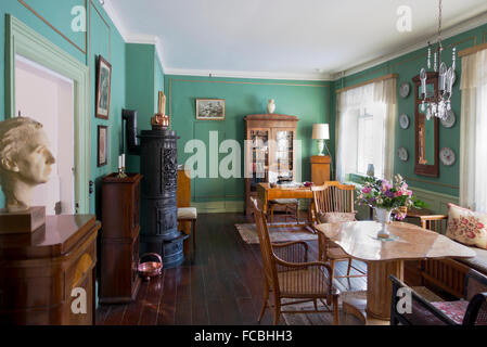 Innenraum der Grüne Zimmer in Rungstedlund, Karen Blixen's House, heute ein Museum, in Rungsted, 20 km nördlich von Kopenhagen, Dänemark. Karen Blixen. Stockfoto