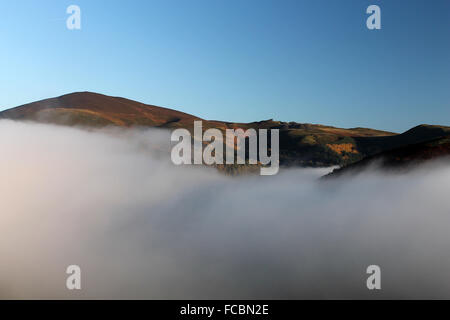 Nebel um Berwyn Schiefer-Steinbruch um Llantysillio Berg Llangollen Wales Stockfoto