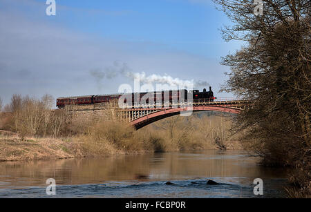 LNWR 0-6-2 "Kohle-Tank" Nr. 1054 durchquert Victoria Bridge über den Severn Valley Railway, während ihre Spring Steam Gala - 20. März Stockfoto