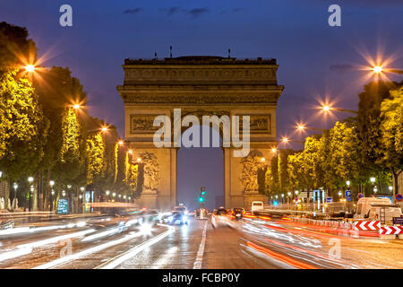 Arc de Triomphe und Champs Elysees Avenue, Paris, Frankreich Stockfoto