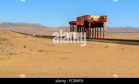 Verlassenen Bahnhof Wasserturm und Schienen, Garub, Namibia Stockfoto